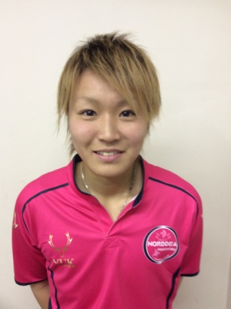 星山彩香選手、2015シーズンノルディーア公式戦ユニフォームプロトタイプ（ホーム）試着。